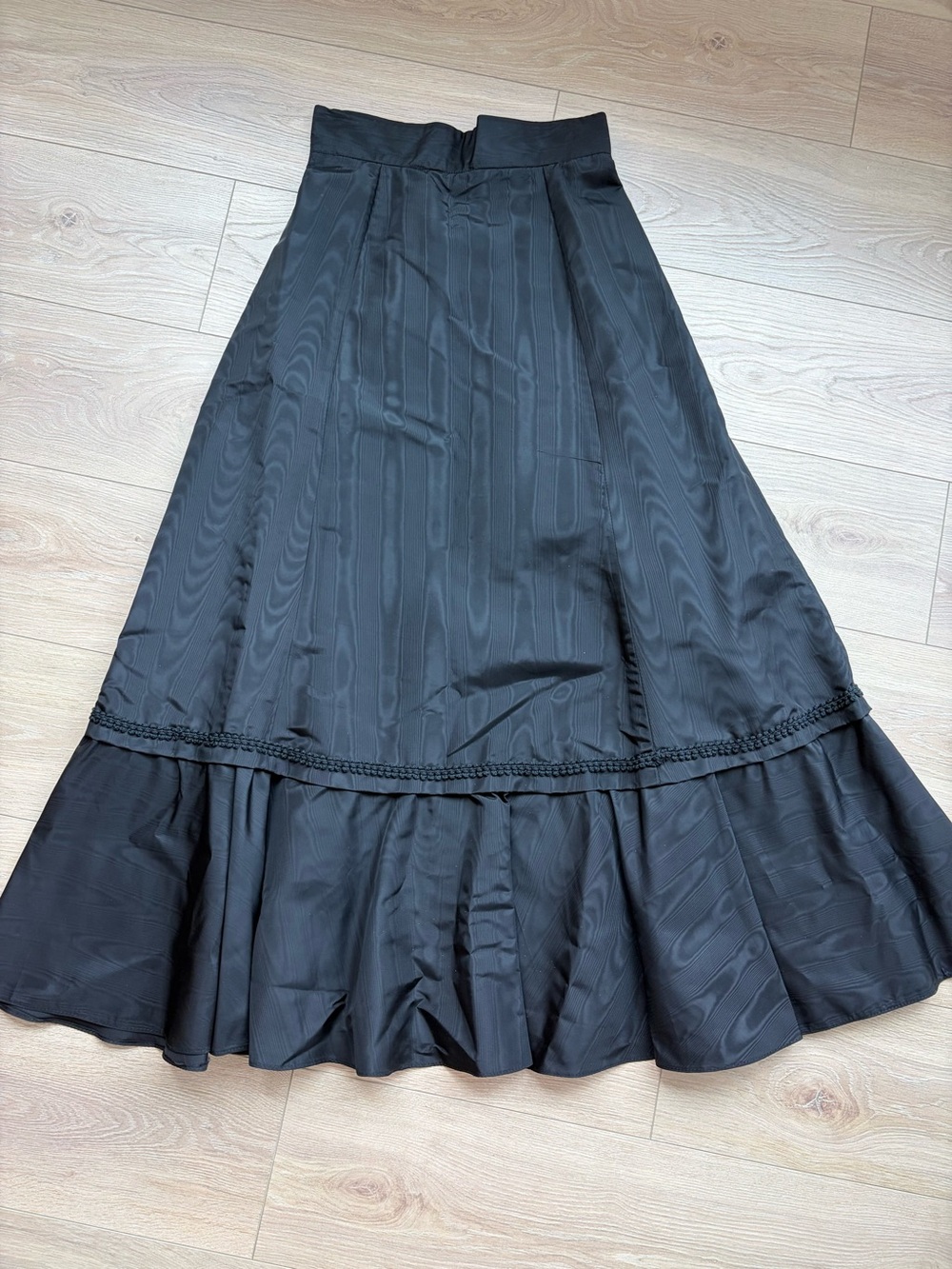 Vintage Aunt Abigail’s Attic beautiful Black A-Line Maxi Skirt with Hem Ruffle